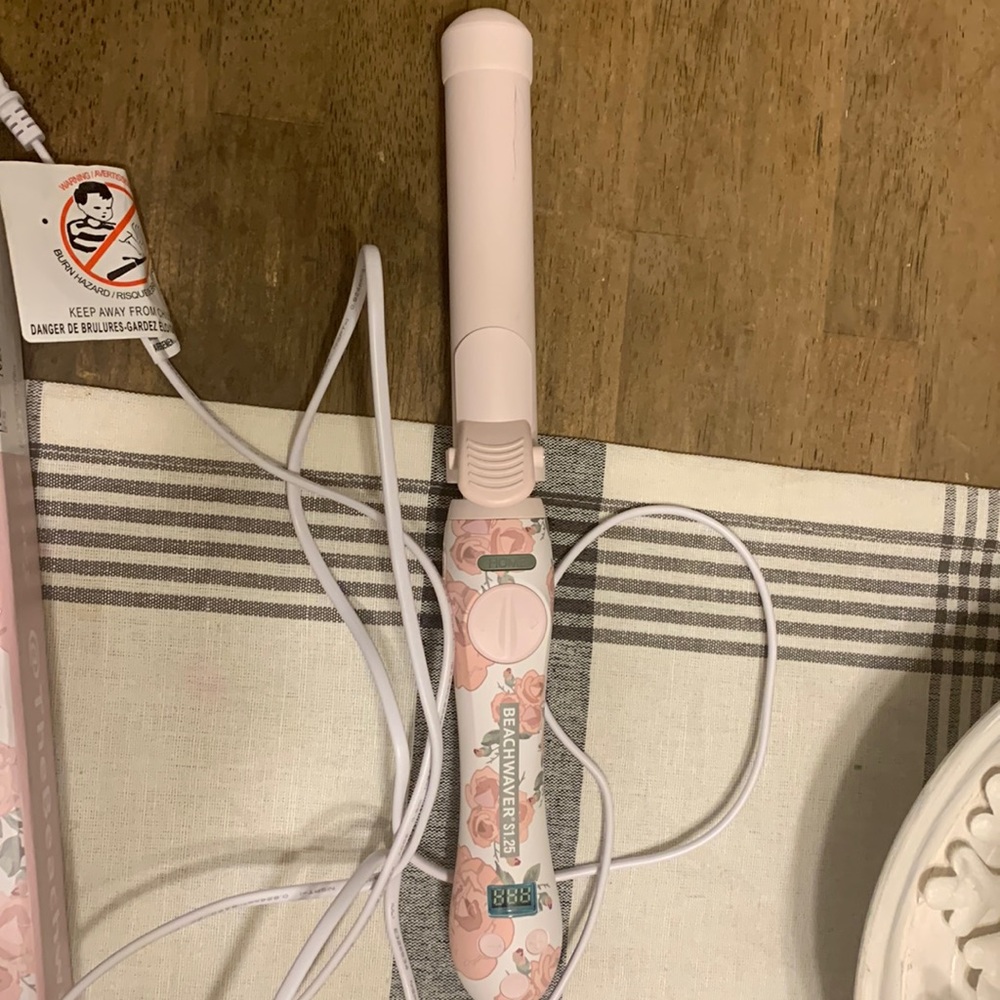 Beachwaver rotating hair curler